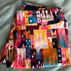 🔥HOT PRICE🔥 Lularoe Disney Tall&Curvy leggings